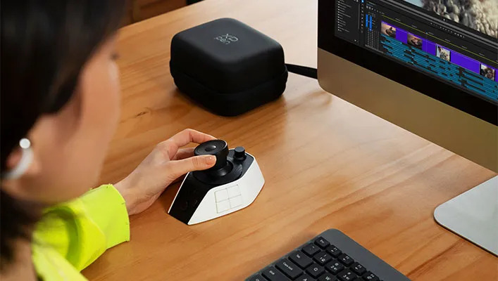 La XPPen Pilot Pro Consolas de Edición consola de escritorio optimiza la postproducción audiovisual al reemplazar los atajos de teclado tradicionales por perillas físicas y botones personalizables.